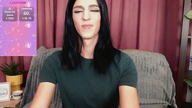 Snapshot of _CRYSTAL_tgirl chatting on 12/12/24, 12:33 CRYSTAL tgirl online show from 12/12/24, 12:33