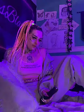 BlazyKitsune- online show from 04/21/26, 06:55