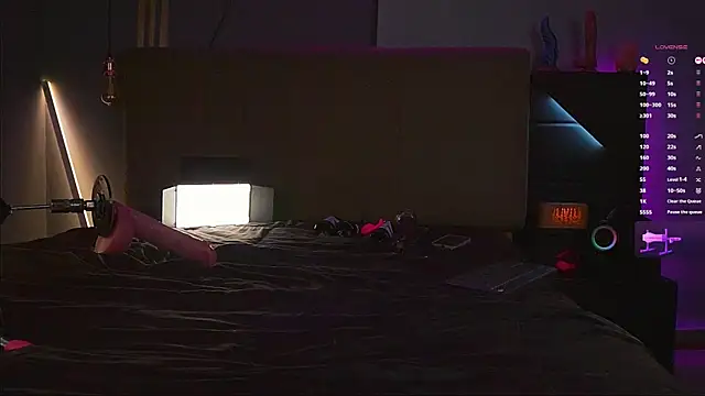 samuel boy tatoo online show from 11/30/25, 04:27