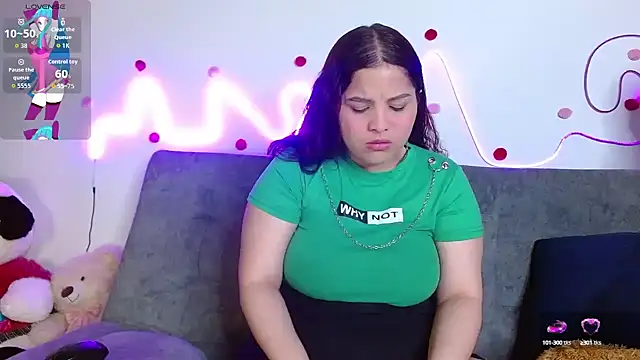 Snapshot of sophia_cute1_1 chatting on 09/10/25, 10:48 sophia cute1 1 online show from 09/10/25, 10:48