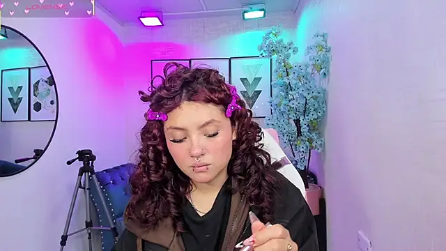 Theia moon online show from 03/18/26, 12:41