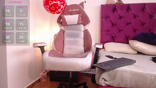 NAOMI WINDSOR online show from 02/17/25, 06:59