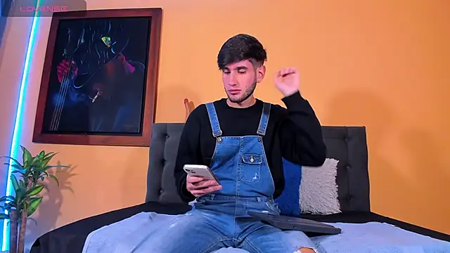 Snapshot of Thhiago_tay chatting on 12/19/24, 01:18 Thhiago tay online show from 12/19/24, 01:18