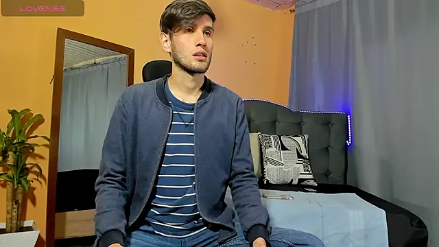 Snapshot of Thhiago_tay chatting on 03/14/25, 05:05 Thhiago tay online show from 03/14/25, 05:05