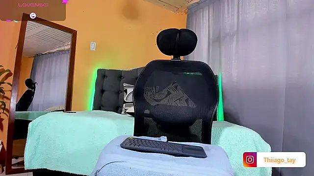 Snapshot of Thhiago_tay chatting on 03/14/25, 02:19 Thhiago tay online show from 03/14/25, 02:19