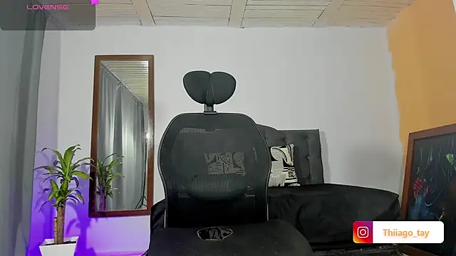 Snapshot of Thhiago_tay chatting on 03/15/25, 03:51 Thhiago tay online show from 03/15/25, 03:51