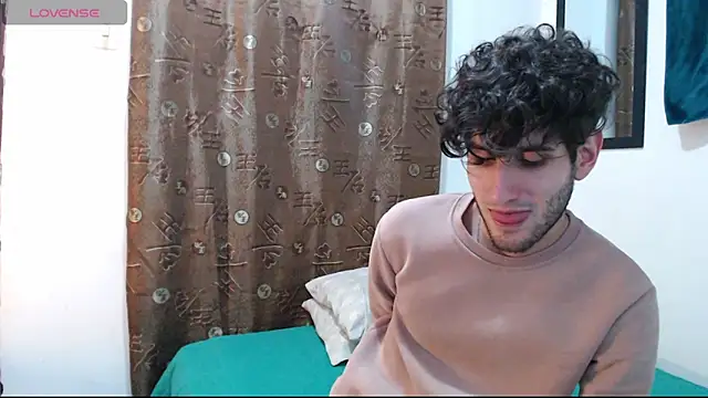 Snapshot of Thhiago_tay chatting on 09/20/25, 04:46 Thhiago tay online show from 09/20/25, 04:46