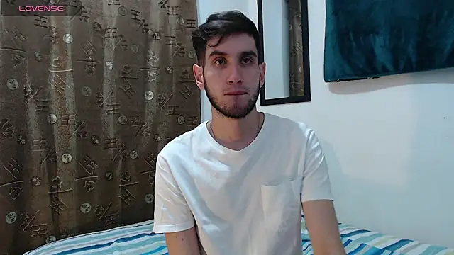 Snapshot of Thhiago_tay chatting on 10/17/25, 05:54 Thhiago tay online show from 10/17/25, 05:54