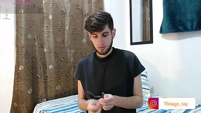 Snapshot of Thhiago_tay chatting on 10/21/25, 03:07 Thhiago tay online show from 10/21/25, 03:07