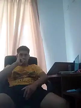 estudiante69 online show from 12/30/24, 07:00