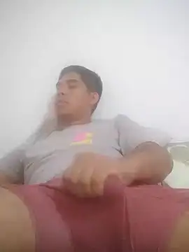 estudiante69 online show from 01/05/25, 10:08