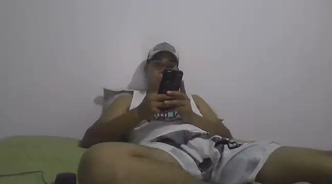 estudiante69 online show from 02/14/25, 02:18