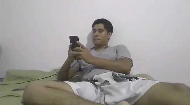 estudiante69 online show from 02/24/25, 12:20