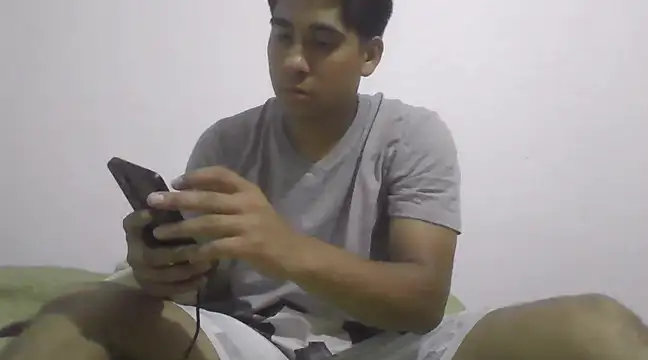 estudiante69 online show from 02/24/25, 03:23