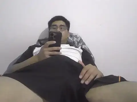 estudiante69 online show from 10/26/25, 05:35