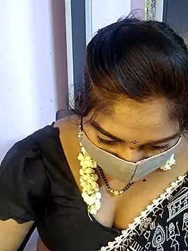 Snapshot of RomeoJuliet345 chatting on 02/28/26, 04:41 RomeoJuliet345 online show from 02/28/26, 04:41