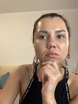 MiraMiss online show from 11/01/25, 10:50