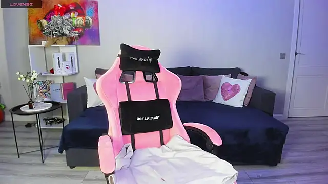 Snapshot of BritneyLix chatting on 01/28/25, 09:41 BritneyLix online show from 01/28/25, 09:41