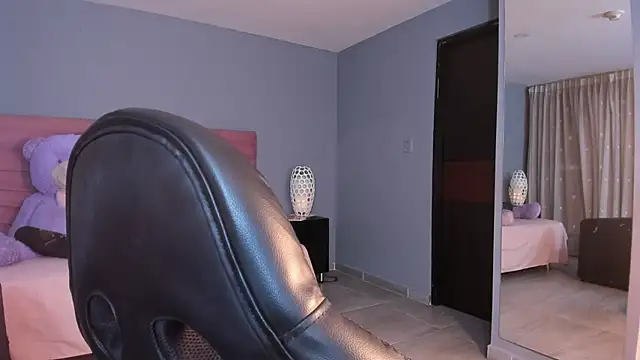 Snapshot of RAVENDIPAUL chatting on 09/18/25, 03:08 RAVENDIPAUL online show from 09/18/25, 03:08