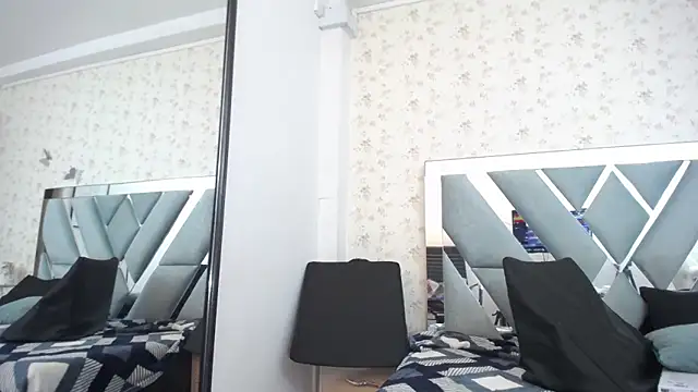 Queenjenn   online show from 01/02/25, 07:07