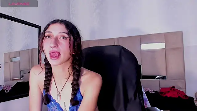 Queenjenn   online show from 01/21/25, 05:09