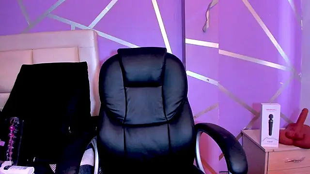 Queenjenn   online show from 01/29/25, 05:02