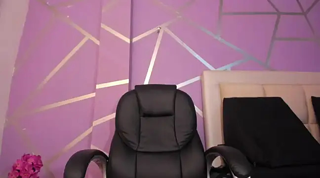 Queenjenn   online show from 02/16/25, 07:15