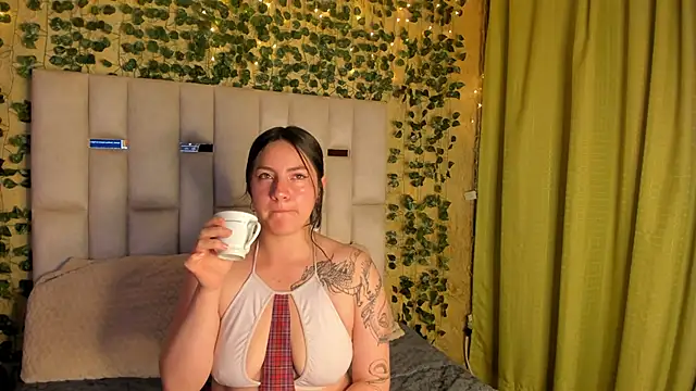 jenifer  power10 online show from 02/12/25, 12:44