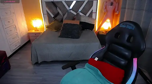 Kate Laurence  online show from 02/06/25, 07:35