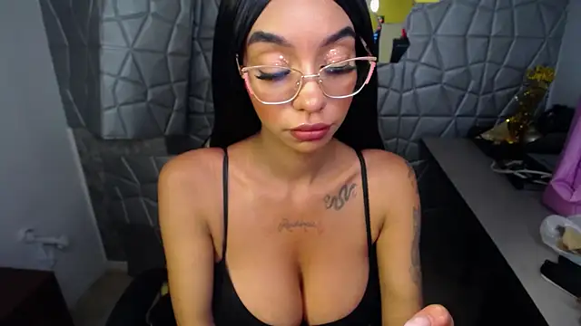 Tiffanny online show from 03/04/25, 06:39