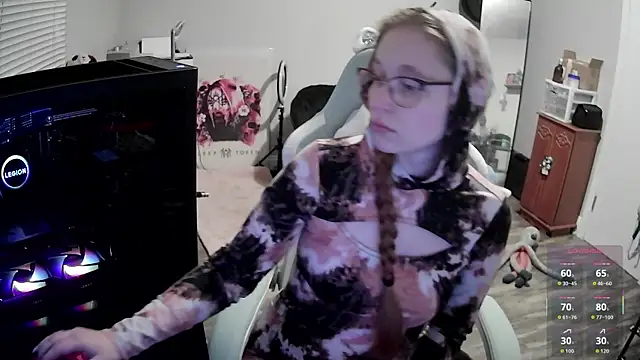 LilyFoxxx online show from 12/15/25, 06:17