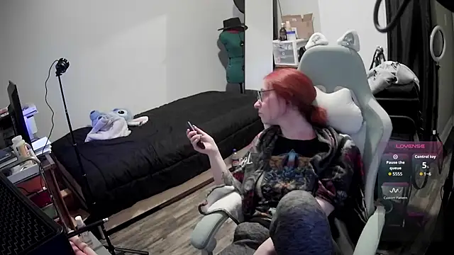 LilyFoxxx online show from 03/27/26, 05:46