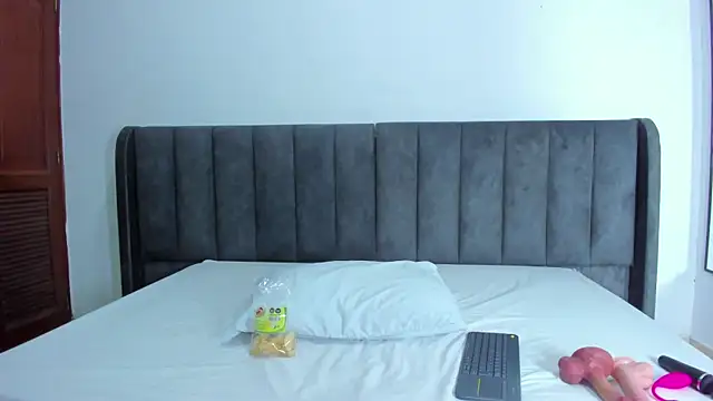 valtira nova online show from 03/14/25, 03:37