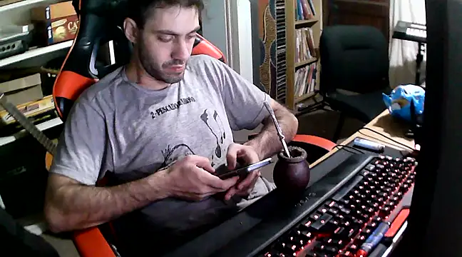 Snapshot of johnwood88 chatting on 02/27/25, 10:37 johnwood88 online show from 02/27/25, 10:37