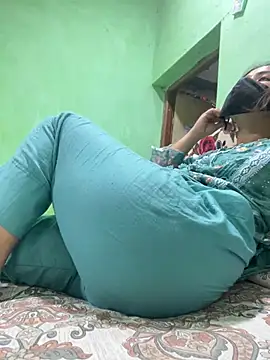 Snapshot of Black_Glow chatting on 03/10/25, 05:07 Black Glow online show from 03/10/25, 05:07