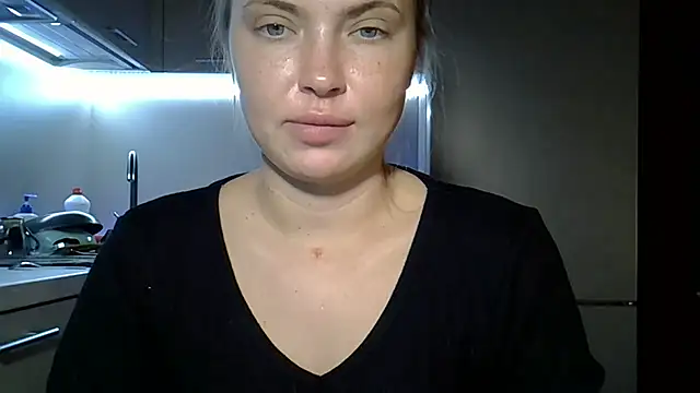 Lucky Anna online show from 11/19/25, 09:04