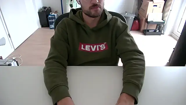 taallguyy 196 online show from 10/29/25, 02:52