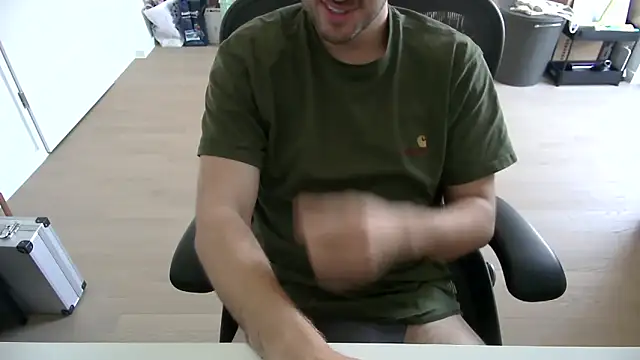 taallguyy 196 online show from 11/07/25, 08:47