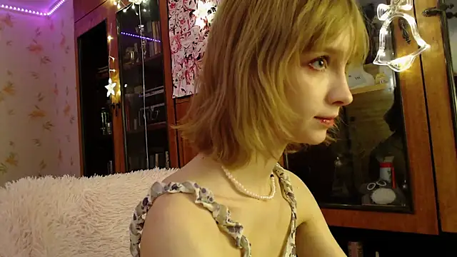 cloudgirrl online show from 01/10/25, 10:15