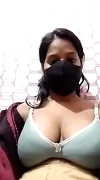 Snapshot of Shivani_Tivari chatting on 12/26/24, 09:22 Shivani Tivari online show from 12/26/24, 09:22