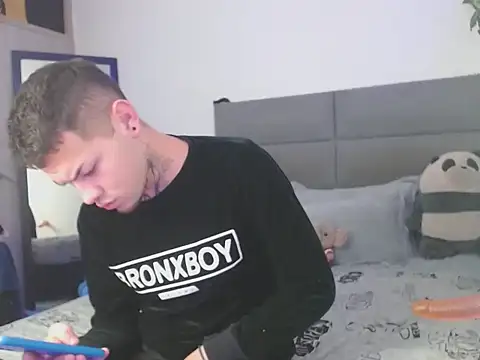 MarceloMilk online show from 10/04/25, 05:05