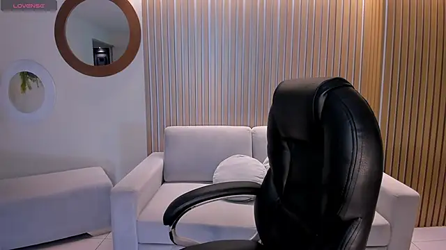 AlinaKravitz online show from 04/15/26, 07:21