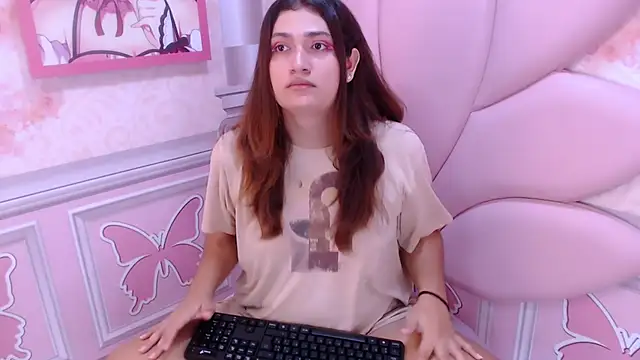 Snapshot of Valery_Maravilla_ chatting on 12/23/24, 12:19 Valery Maravilla online show from 12/23/24, 12:19