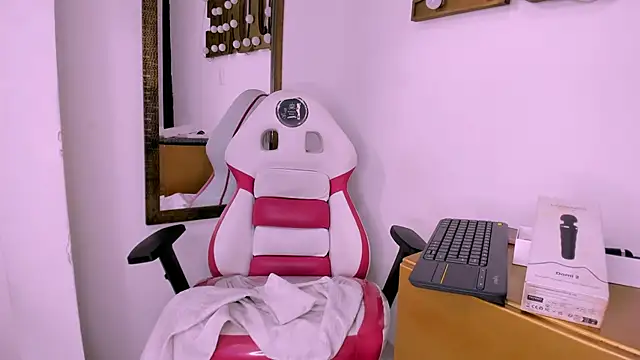 Snapshot of Valery_Maravilla_ chatting on 02/07/25, 10:41 Valery Maravilla online show from 02/07/25, 10:41