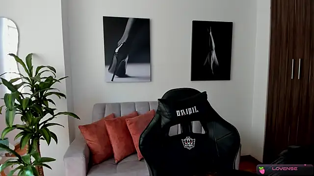 Emmy petit online show from 12/13/24, 03:11