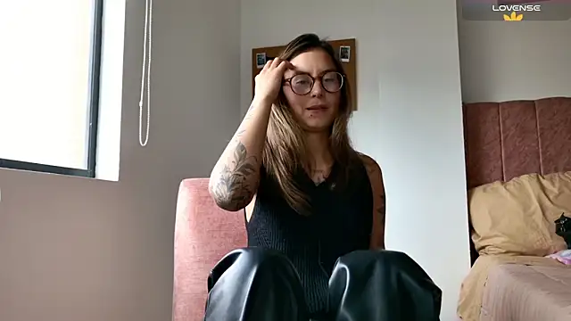 Emmy petit online show from 12/19/25, 08:05