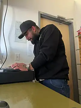 Snapshot of jr91esl chatting on 01/31/25, 08:33 jr91esl online show from 01/31/25, 08:33