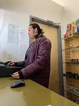 Snapshot of jr91esl chatting on 02/20/25, 04:14 jr91esl online show from 02/20/25, 04:14