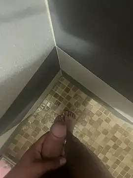 Snapshot of mylovetr1 chatting on 12/17/24, 05:40 mylovetr1 online show from 12/17/24, 05:40