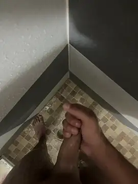 Snapshot of mylovetr1 chatting on 12/19/24, 05:29 mylovetr1 online show from 12/19/24, 05:29